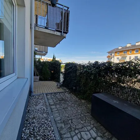 Apartmament Z Ogrodkiem *